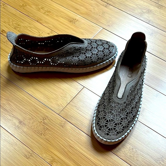 Bueno Genuine Leather upper and lining Slip-On Shoes. Comfort and chic! EU 39 - Picture 3 of 6